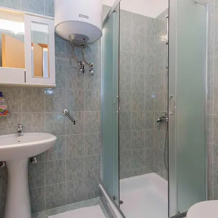 Studio In Plomin/istrien 8882 * Vozilici